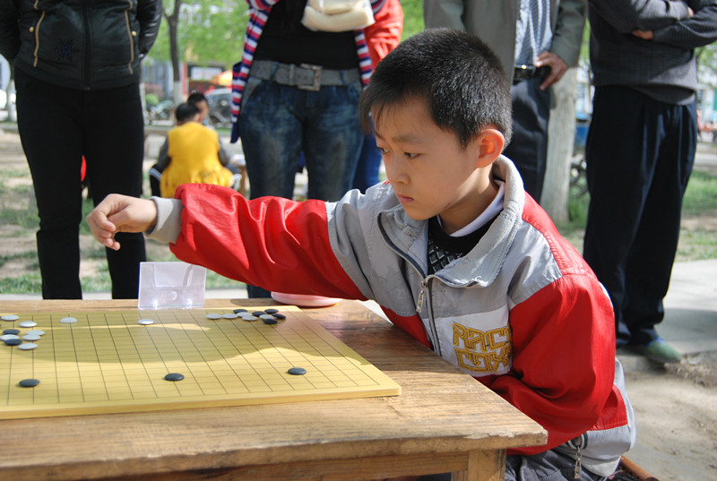 东阿县“贡禧堂j9九游会杯”围棋定级定段赛开秤